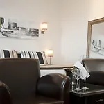 La Eugene Hotel