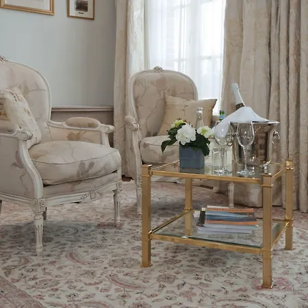 فندق La Eugene إيبيرني