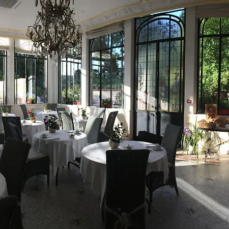 La Eugene Hotel
