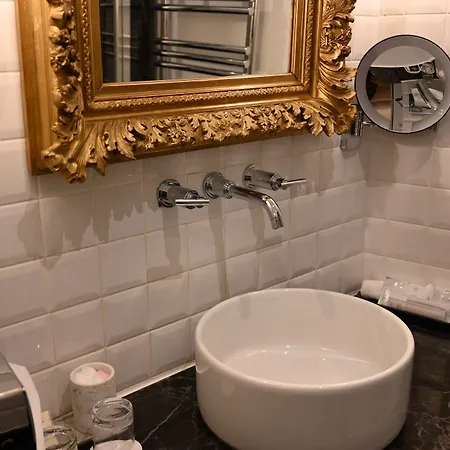 فندق La Eugene إيبيرني